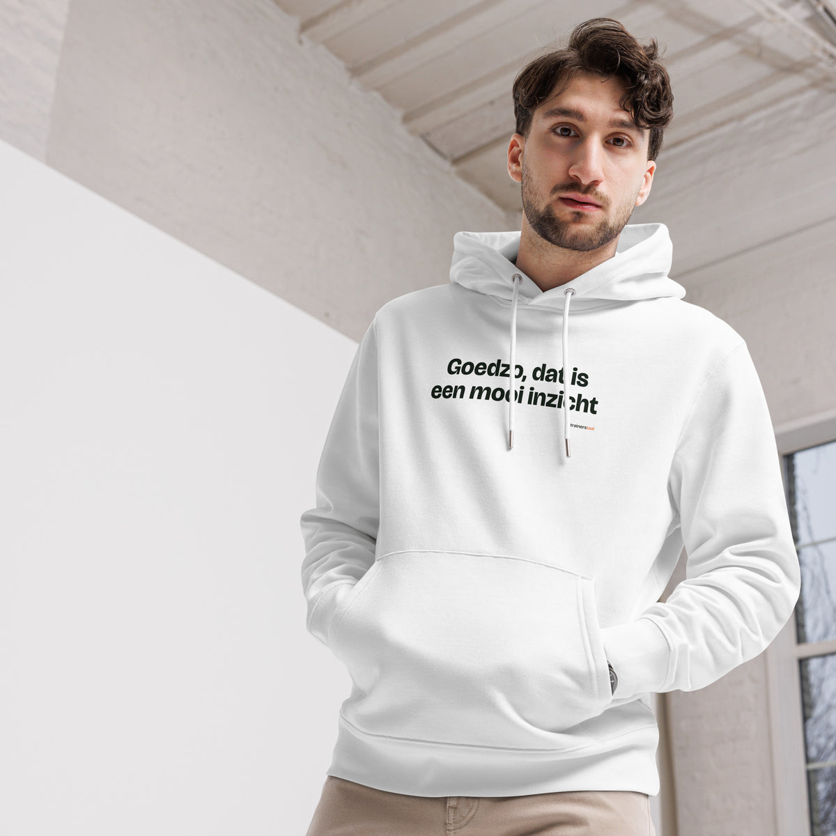 Goedzo, dat is een mooi inzicht – hoodie wit, gedragen door een man