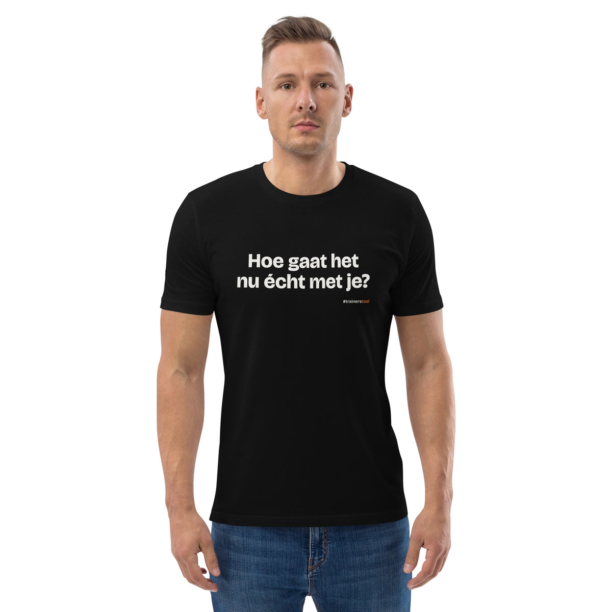 Hoe gaat het nu écht met je? – t-shirt zwart, gedragen door een man