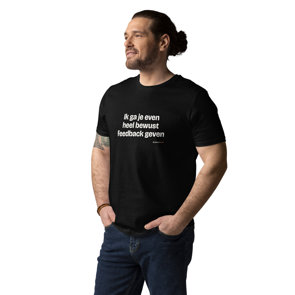 Ik ga je even heel bewust feedback geven – t-shirt zwart, gedragen door een man