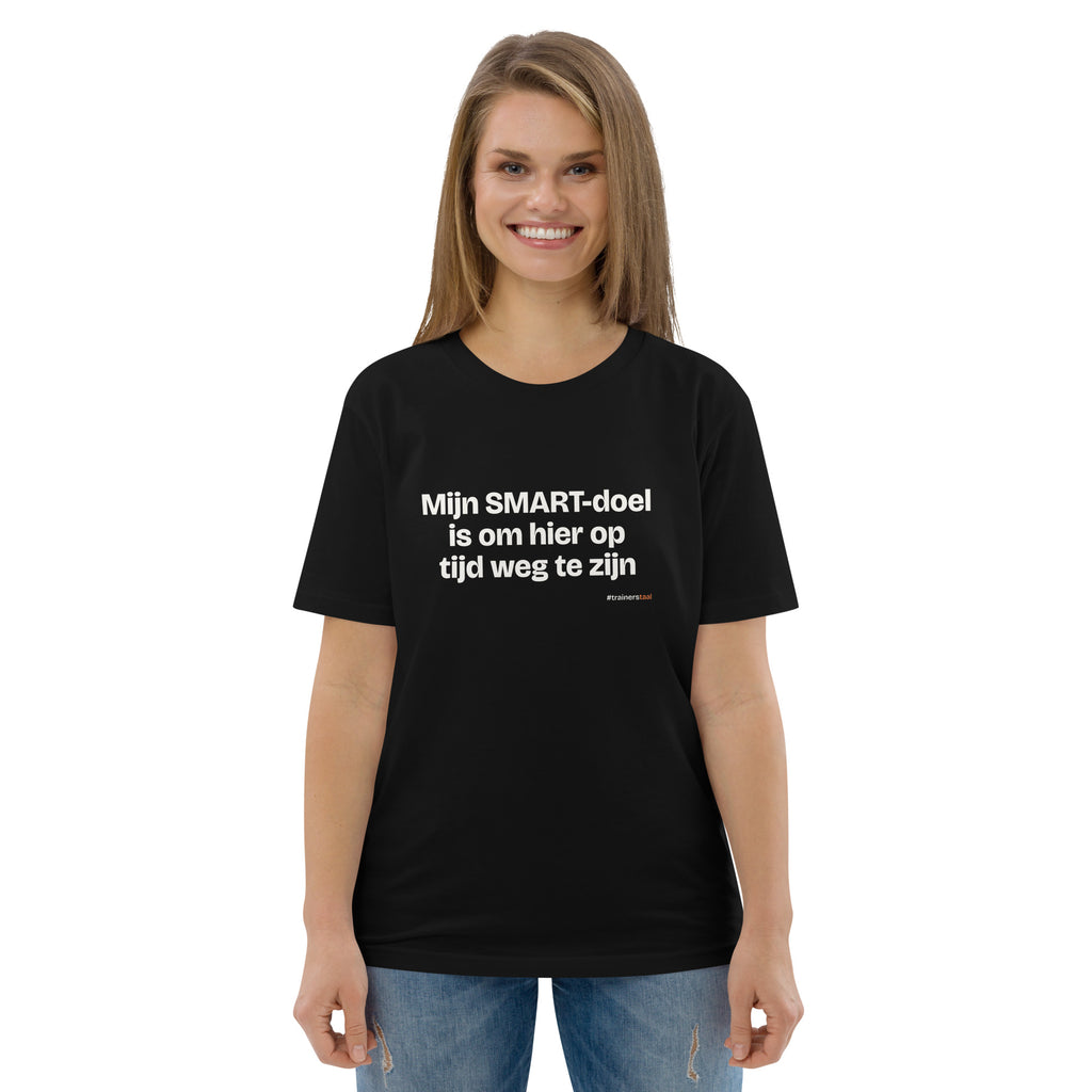 Mijn SMART-doel is om hier op tijd weg te zijn – t-shirt zwart, gedragen door een vrouw