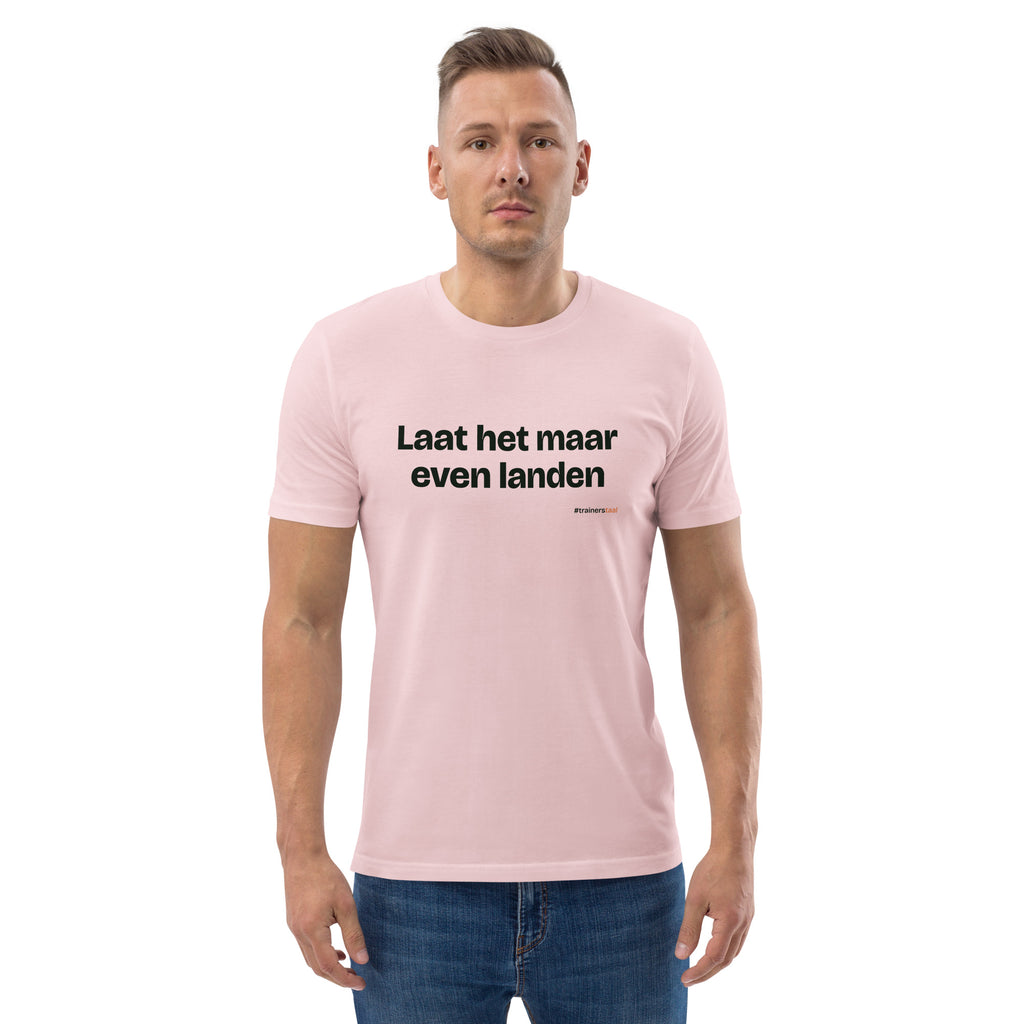 Laat het maar even landen – t-shirt roze, gedragen door een man