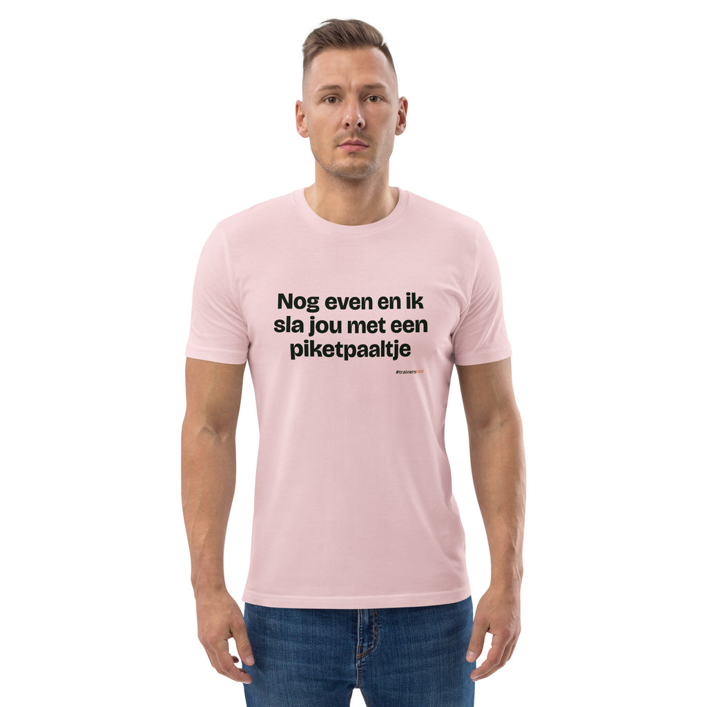Nog even en ik sla jou met een piketpaaltje – t-shirt roze, gedragen door een man