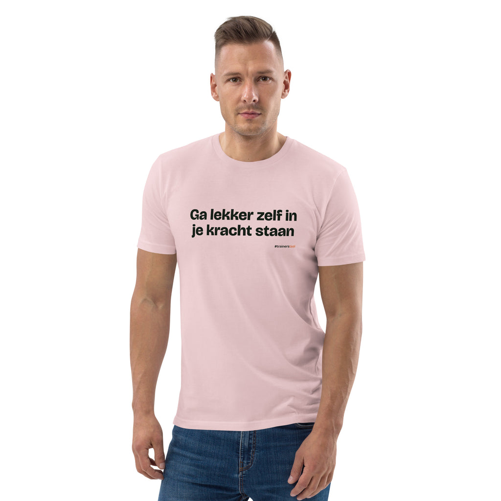 Ga lekker zelf in je kracht staan – t-shirt roze, gedragen door een man