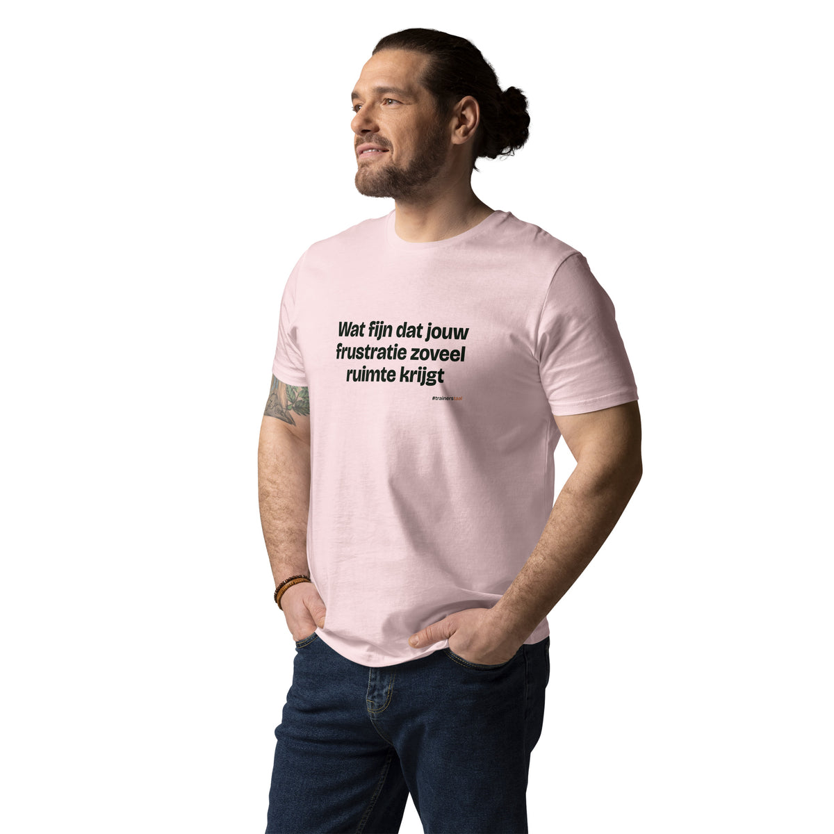 Wat fijn dat jouw frustratie zoveel ruimte krijgt – t-shirt roze, gedragen door een man