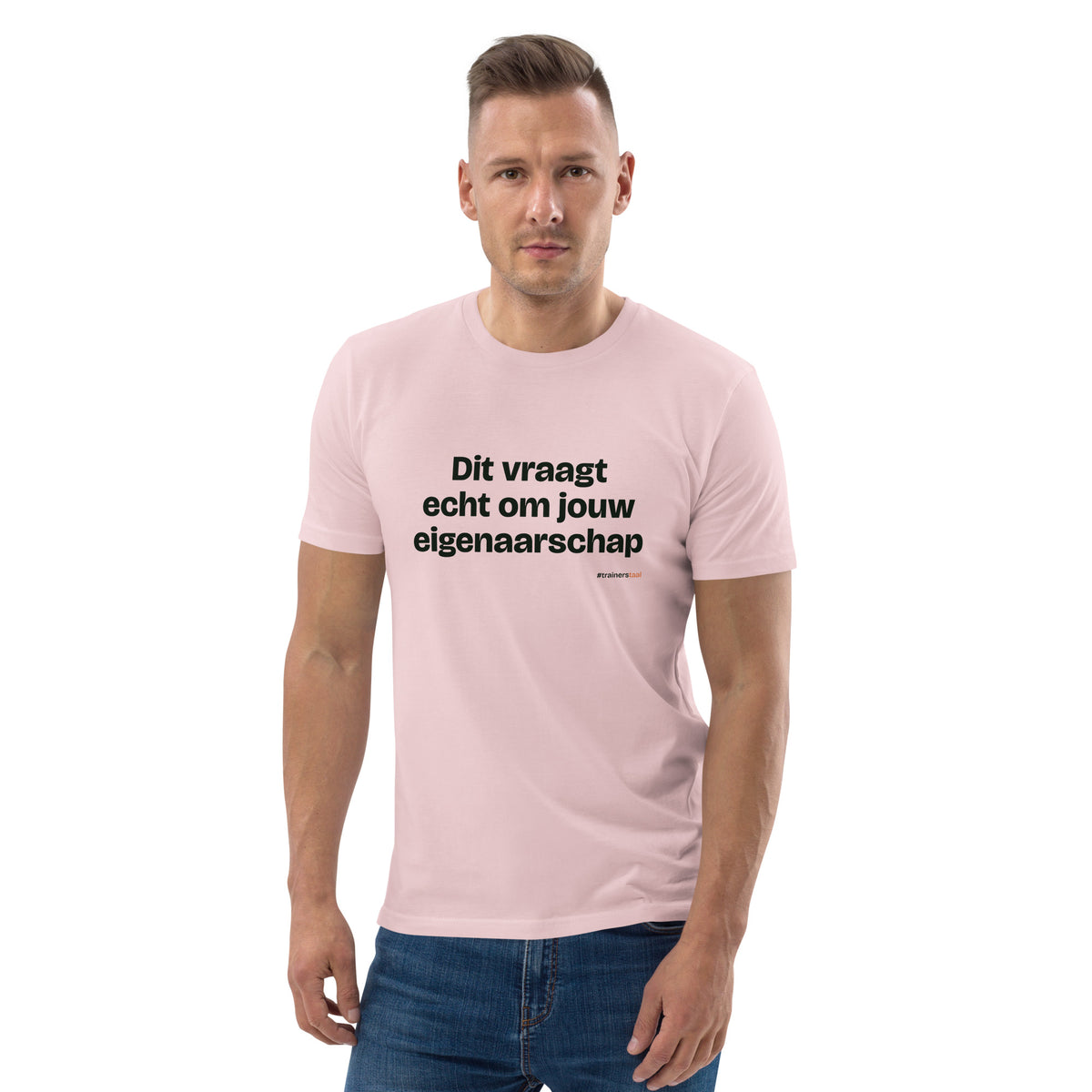 Dit vraagt echt om jouw eigenaarschap – t-shirt roze, gedragen door een man