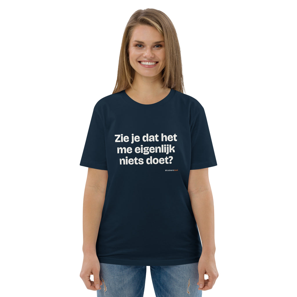 Zie je dat het me eigenlijk niets doet? – t-shirt navy, gedragen door een vrouw