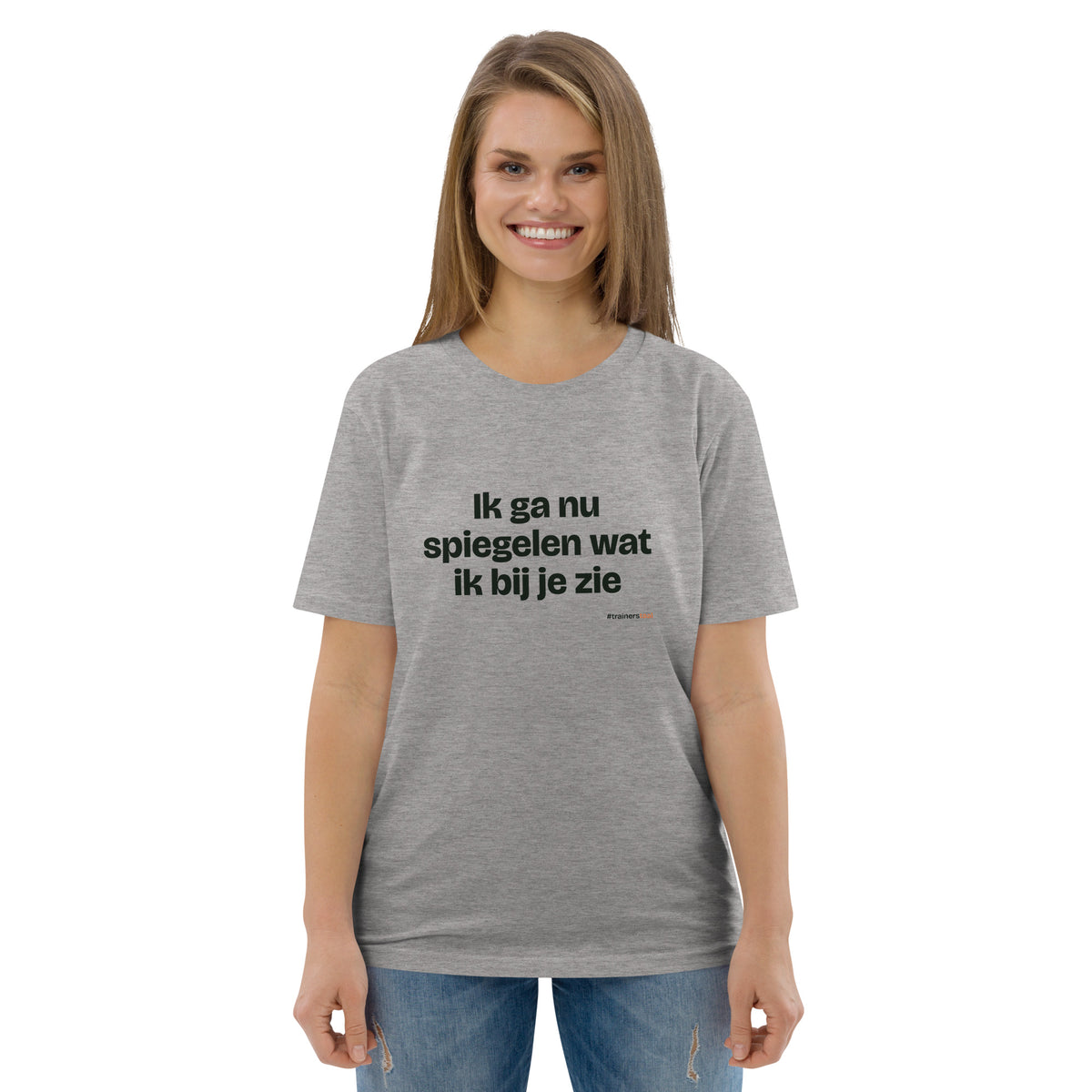 Ik ga nu spiegelen wat ik bij je zie – t-shirt grijs gemêleerd, gedragen door een vrouw