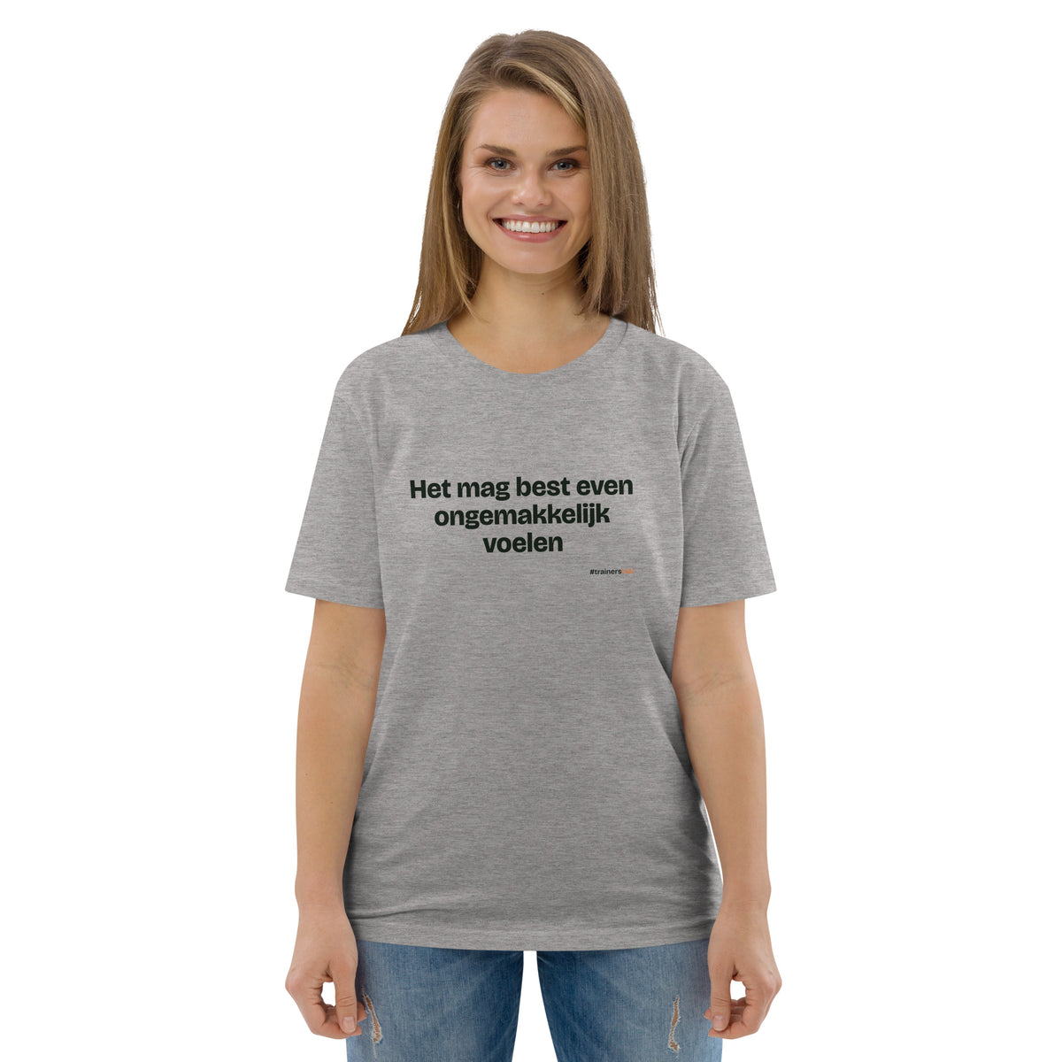 Het mag best even ongemakkelijk voelen – t-shirt grijs gemêleerd, gedragen door een vrouw