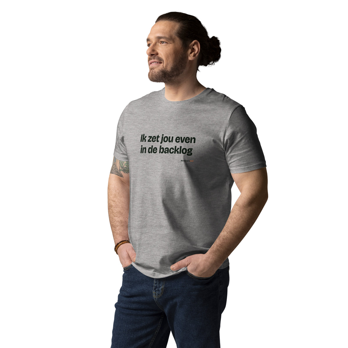 Ik zet jou even in de backlog – t-shirt grijs gemêleerd, gedragen door een man