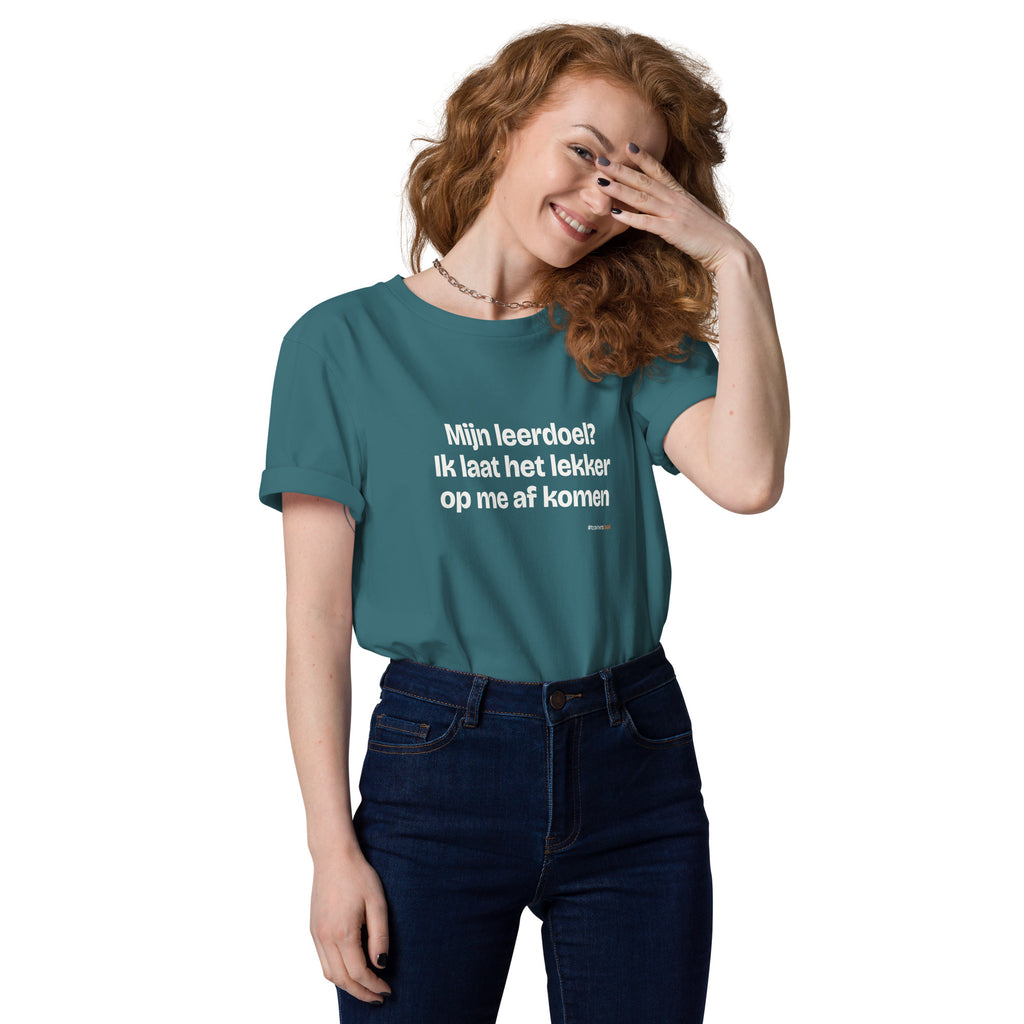 Mijn leerdoel? Ik laat het lekker op me af komen – t-shirt petrol, gedragen door een vrouw