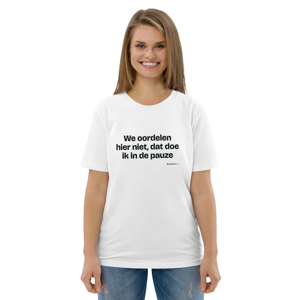 We oordelen hier niet, dat doe ik in de pauze – t-shirt wit, gedragen door een vrouw