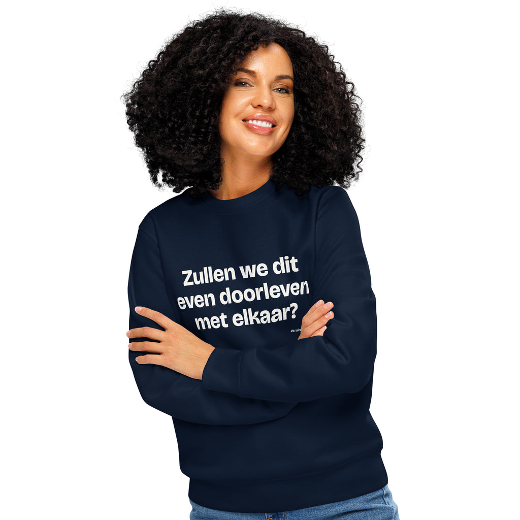 Zullen we dit even doorleven met elkaar? – sweater navy, gedragen door een vrouw