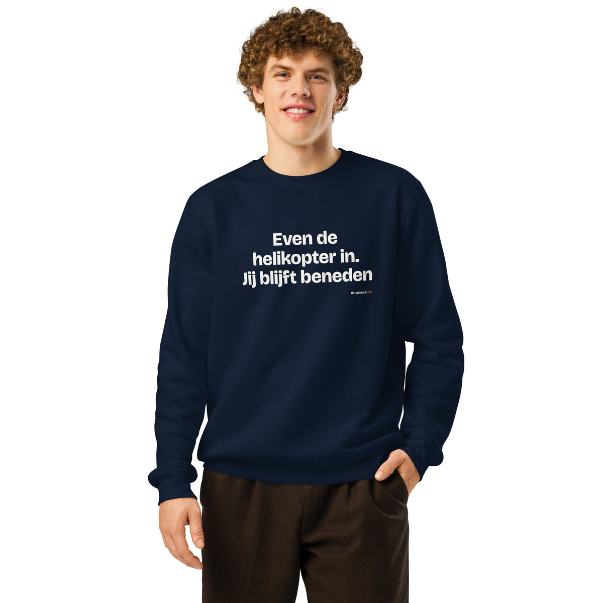 Even de helikopter in. Jij blijft beneden – sweater navy, gedragen door een man