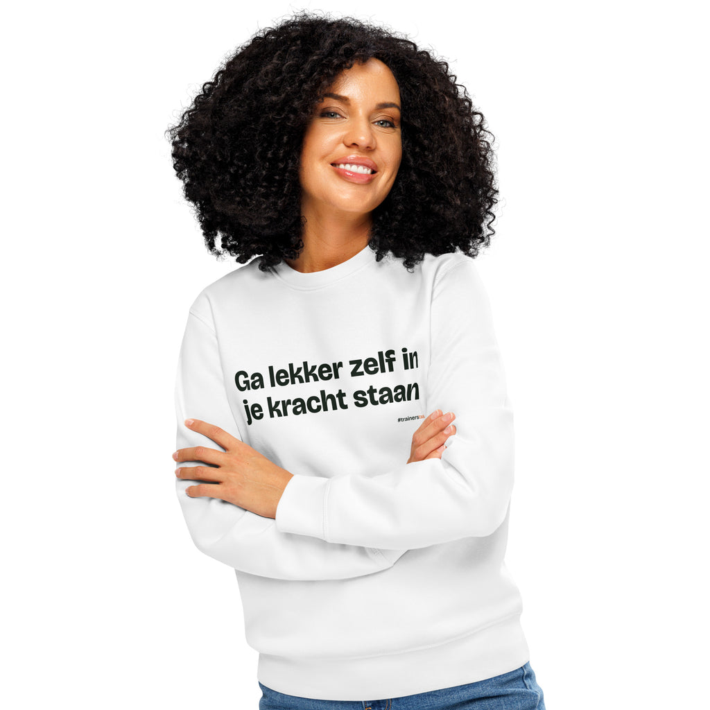 Ga lekker zelf in je kracht staan – sweater wit, gedragen door een vrouw