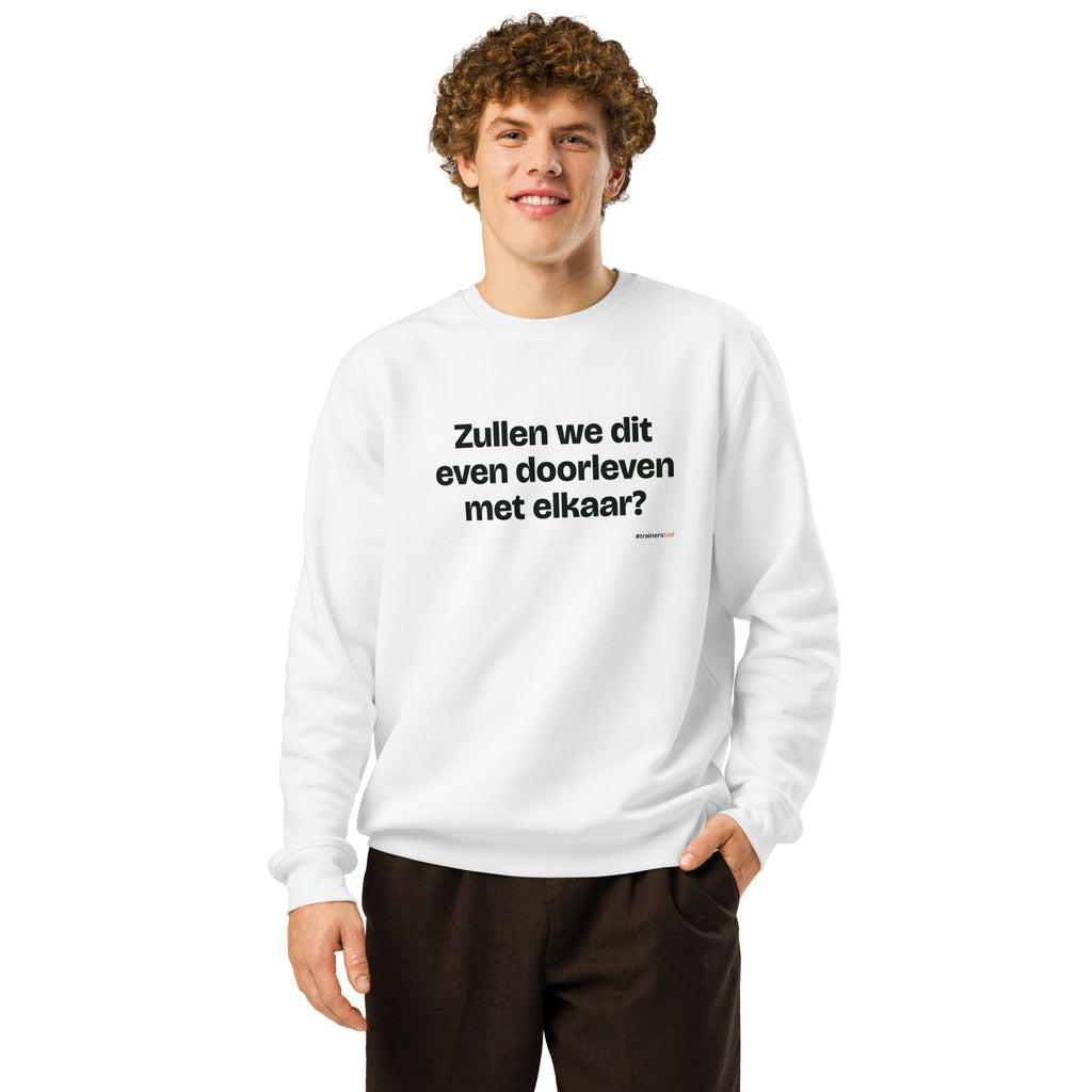 Zullen we dit even doorleven met elkaar? – sweater wit, gedragen door een man